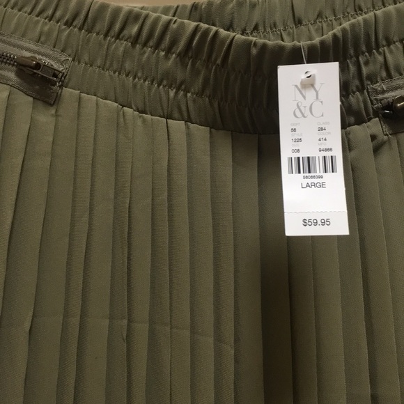 🆕NY&Co accordion style pleated skirt - Picture 4 of 8